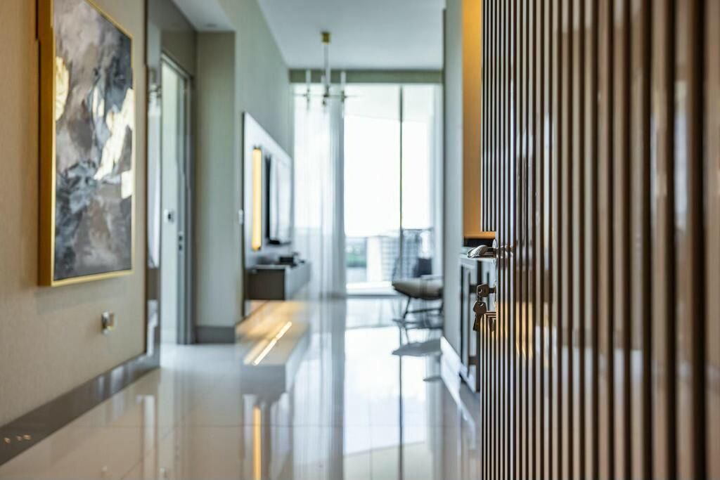 For Sale: $5,995,000 (4 beds, 6 baths, 4955 Square Feet)