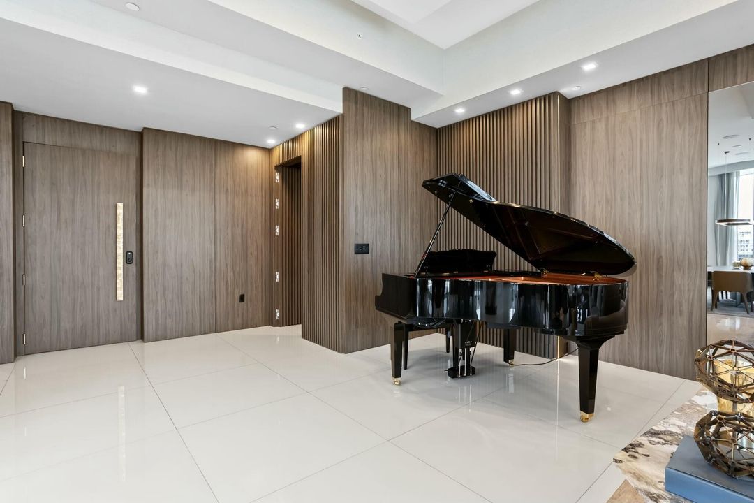 For Sale: $5,995,000 (4 beds, 6 baths, 4955 Square Feet)