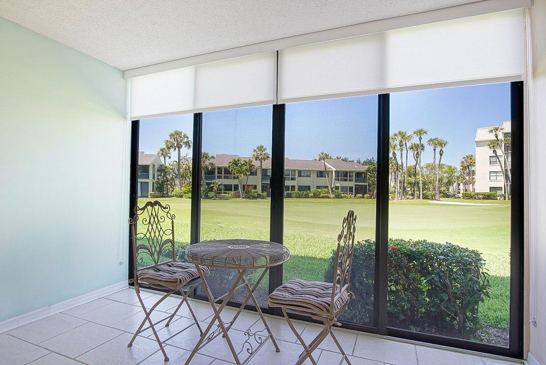 Active With Contract: $179,000 (1 beds, 1 baths, 887 Square Feet)