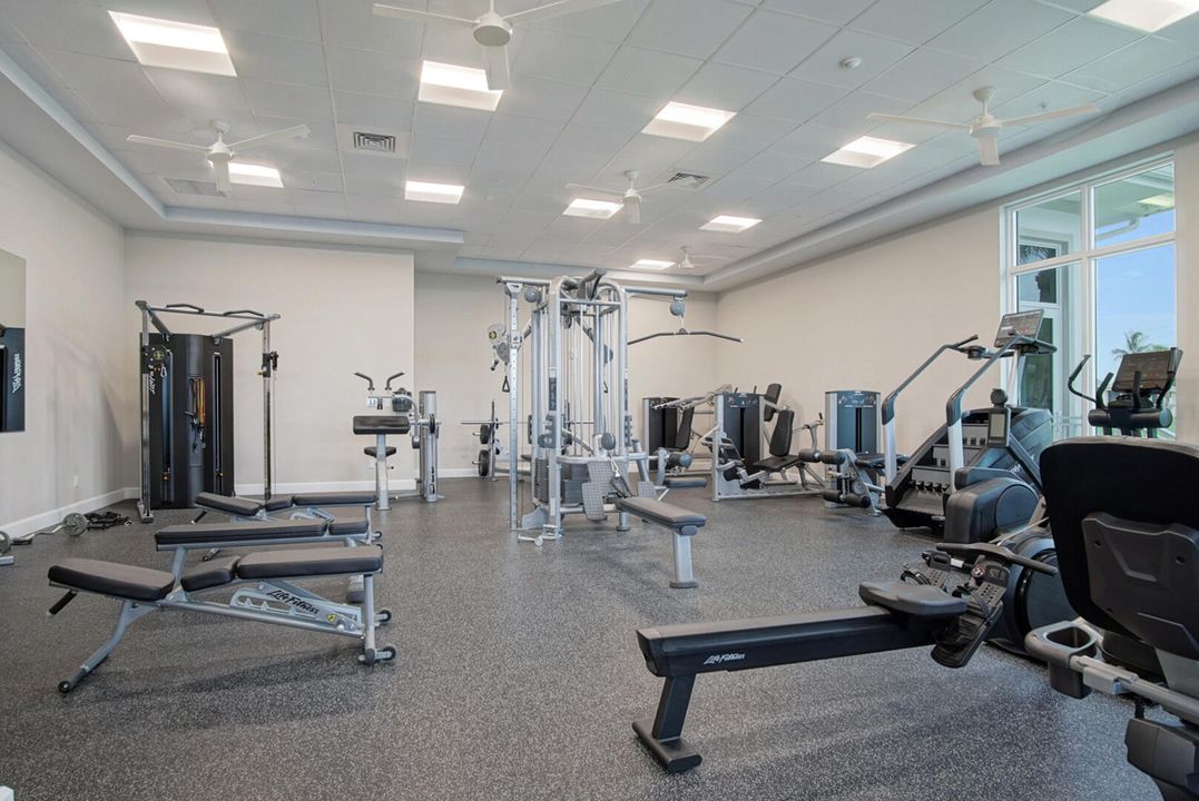 Active With Contract: $179,000 (1 beds, 1 baths, 887 Square Feet)