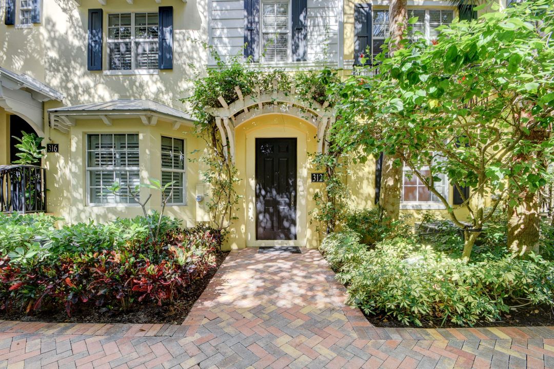 Active With Contract: $6,500 (3 beds, 3 baths, 1826 Square Feet)