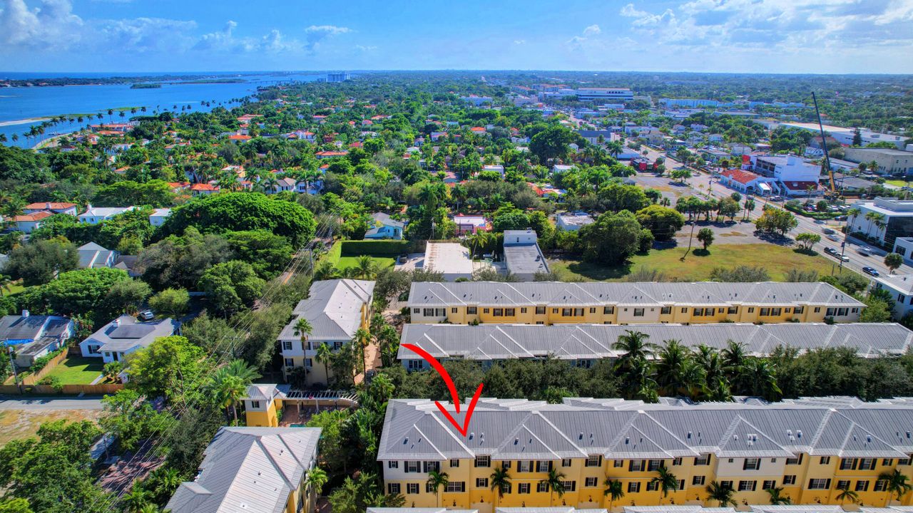 Active With Contract: $6,500 (3 beds, 3 baths, 1826 Square Feet)