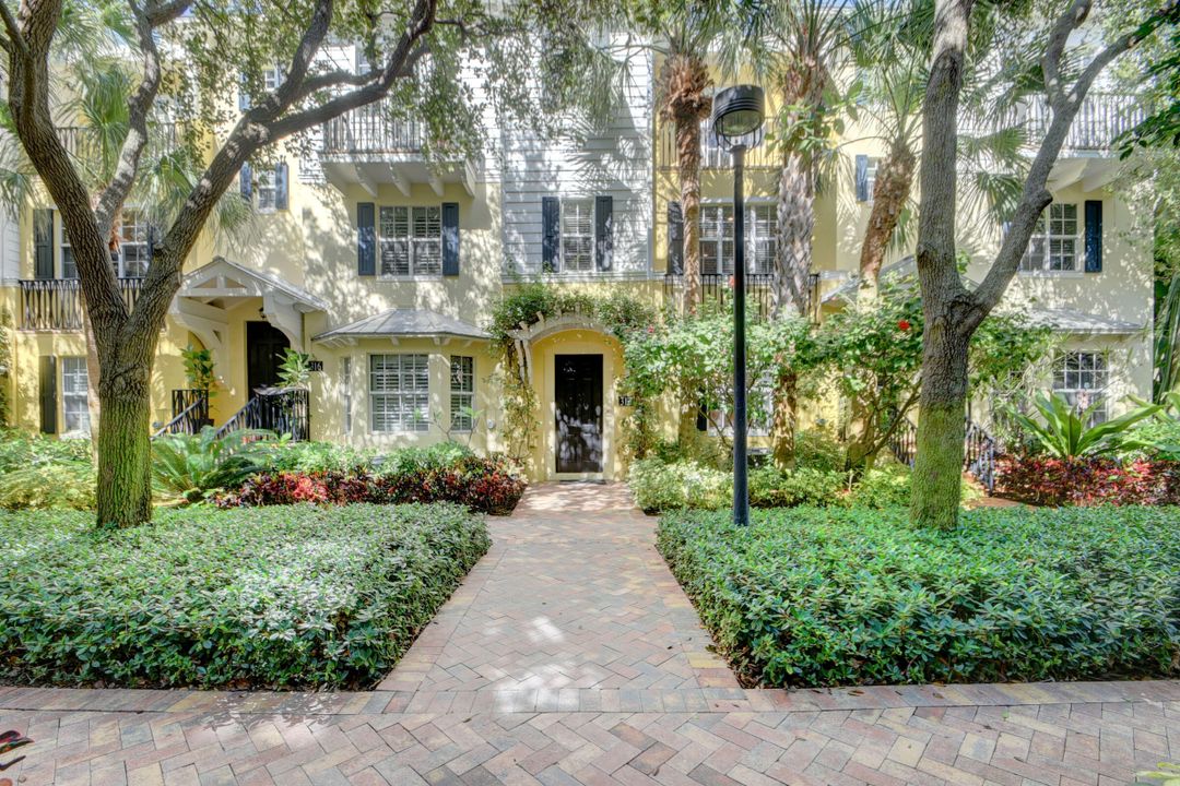 Active With Contract: $6,500 (3 beds, 3 baths, 1826 Square Feet)