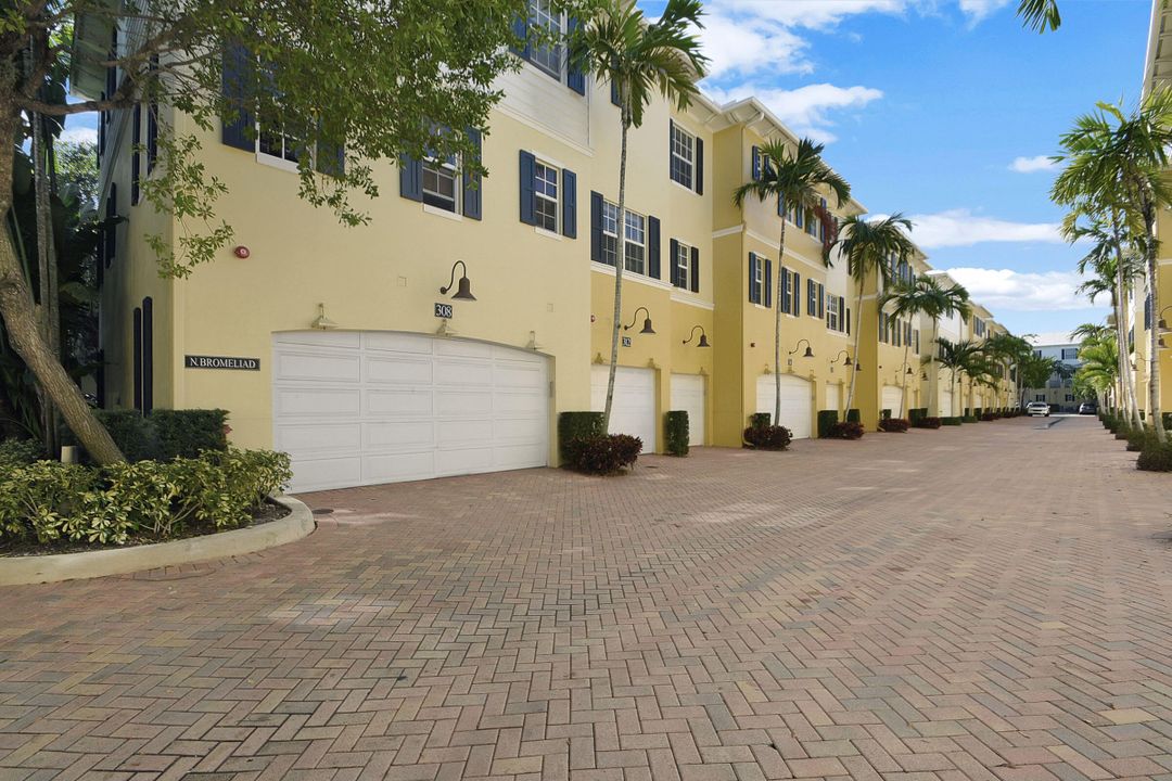 Active With Contract: $6,500 (3 beds, 3 baths, 1826 Square Feet)