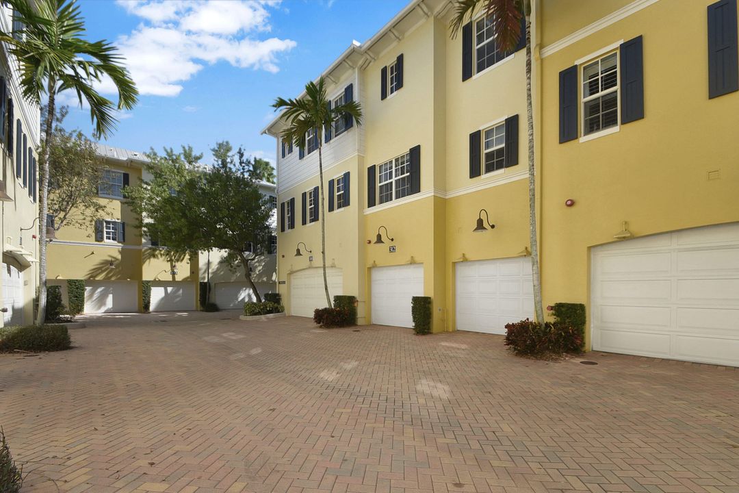 Active With Contract: $6,500 (3 beds, 3 baths, 1826 Square Feet)