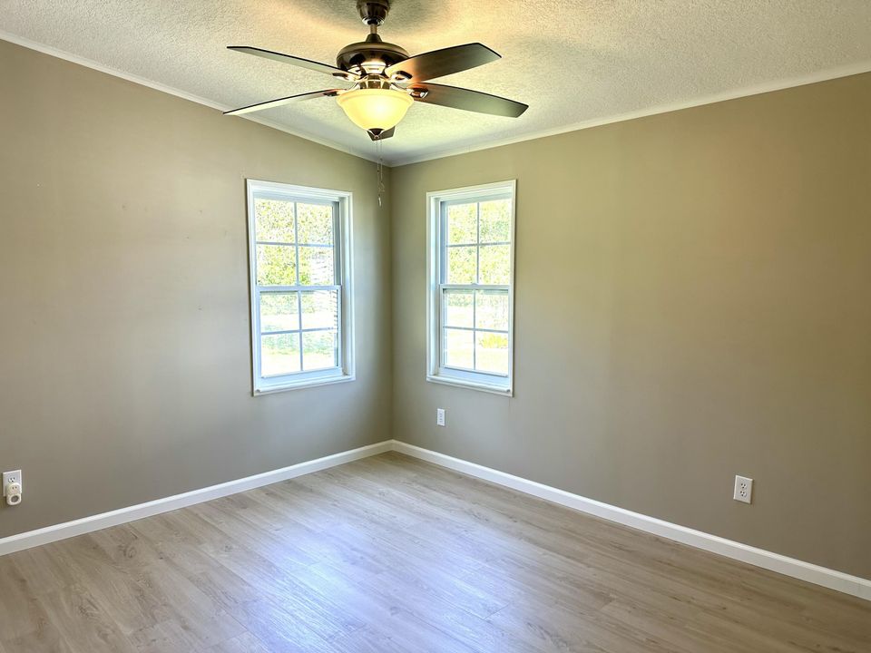 Active With Contract: $169,900 (2 beds, 2 baths, 884 Square Feet)