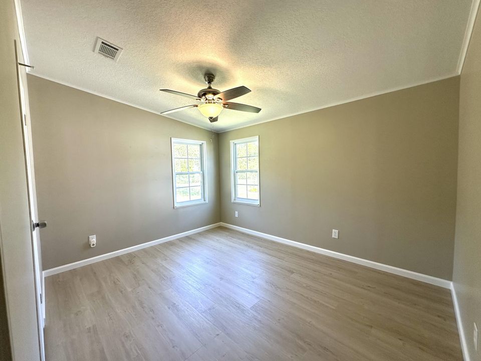 Active With Contract: $169,900 (2 beds, 2 baths, 884 Square Feet)