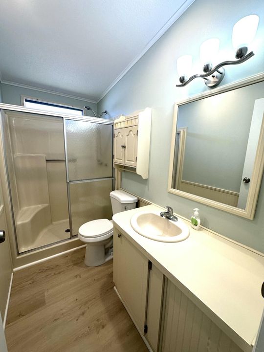 Active With Contract: $169,900 (2 beds, 2 baths, 884 Square Feet)