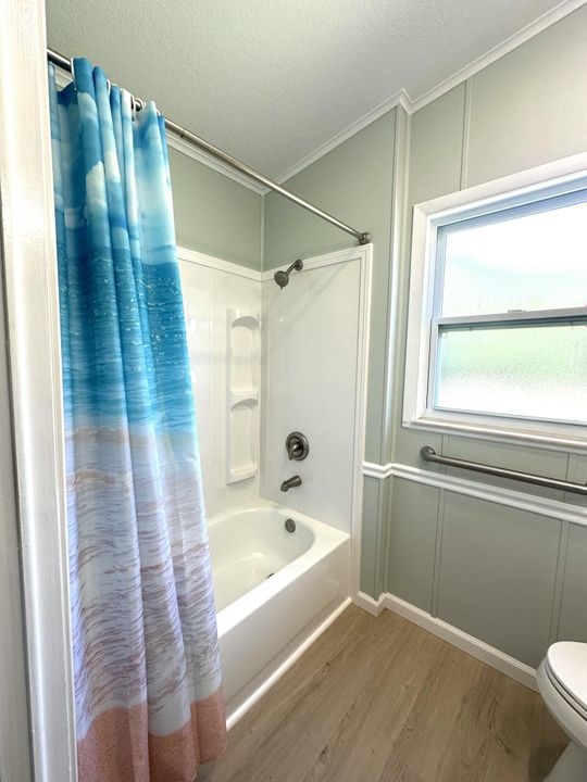 Active With Contract: $169,900 (2 beds, 2 baths, 884 Square Feet)