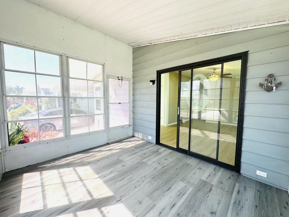 Active With Contract: $169,900 (2 beds, 2 baths, 884 Square Feet)