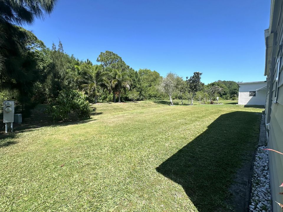 Active With Contract: $169,900 (2 beds, 2 baths, 884 Square Feet)