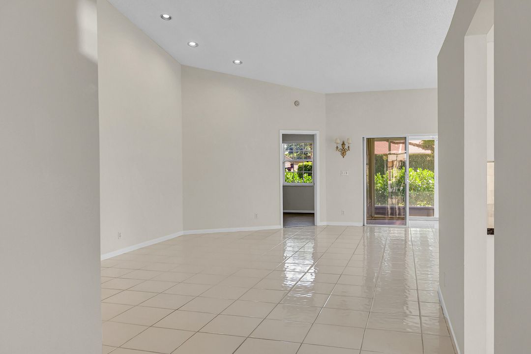 Active With Contract: $299,999 (3 beds, 2 baths, 1706 Square Feet)