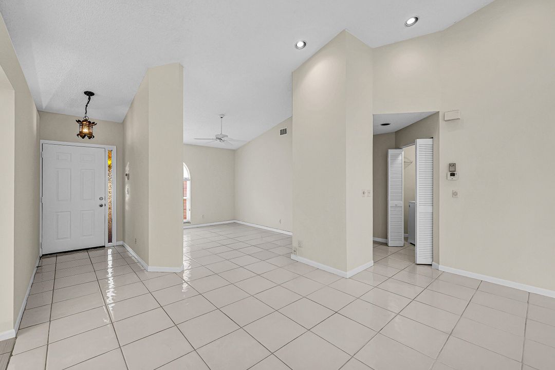 Active With Contract: $299,999 (3 beds, 2 baths, 1706 Square Feet)