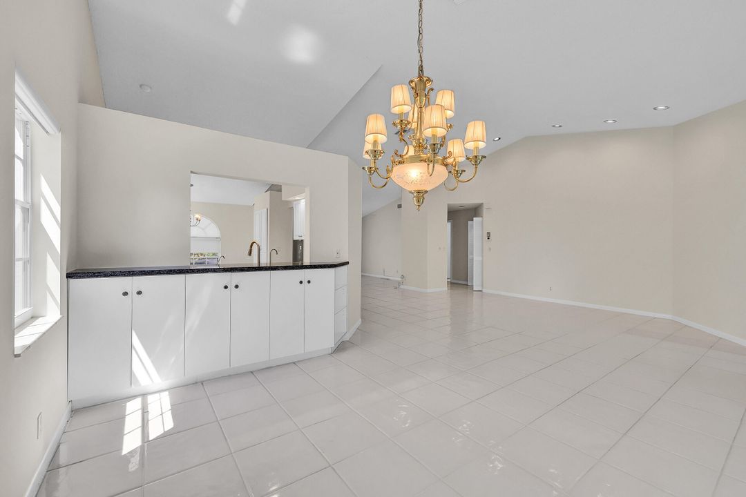 Active With Contract: $299,999 (3 beds, 2 baths, 1706 Square Feet)