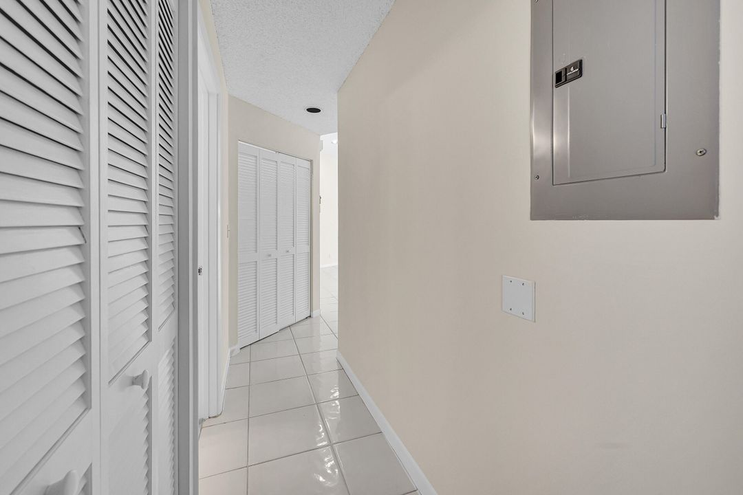 Active With Contract: $299,999 (3 beds, 2 baths, 1706 Square Feet)