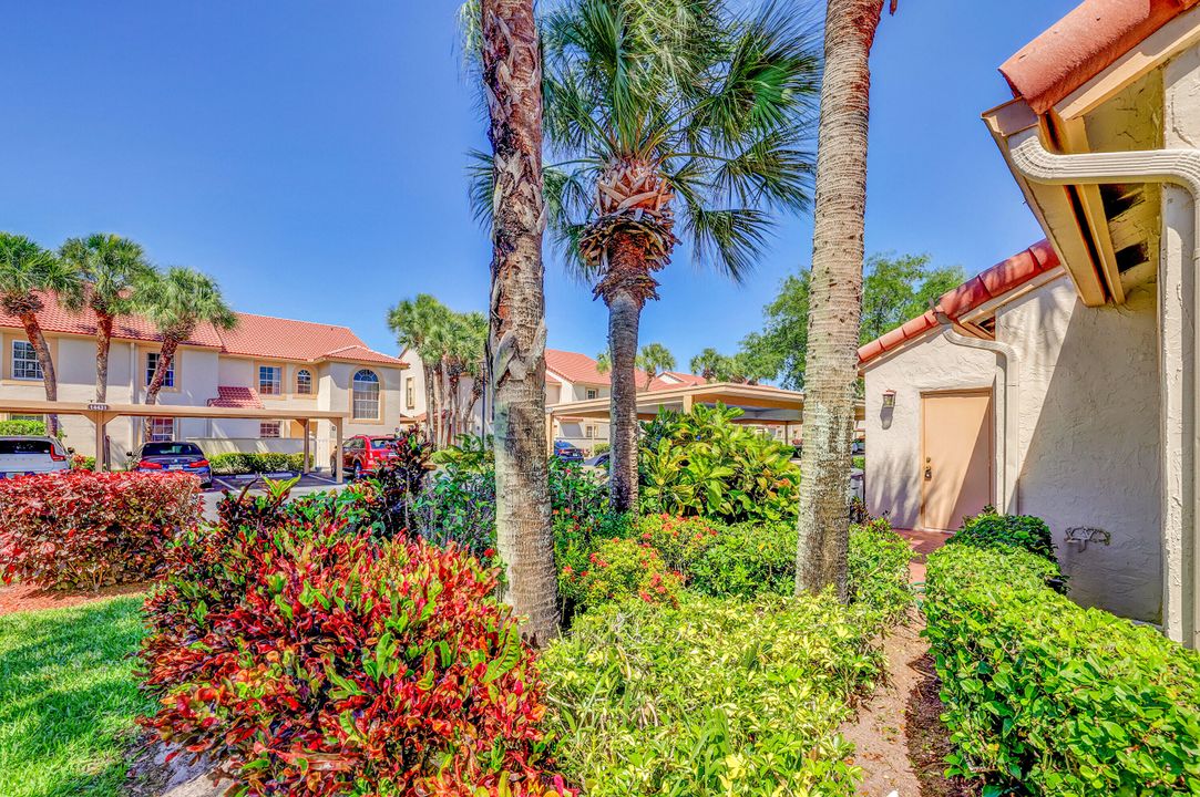 Active With Contract: $299,999 (3 beds, 2 baths, 1706 Square Feet)