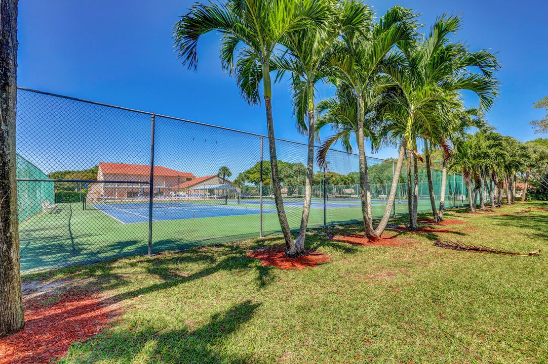 Active With Contract: $299,999 (3 beds, 2 baths, 1706 Square Feet)