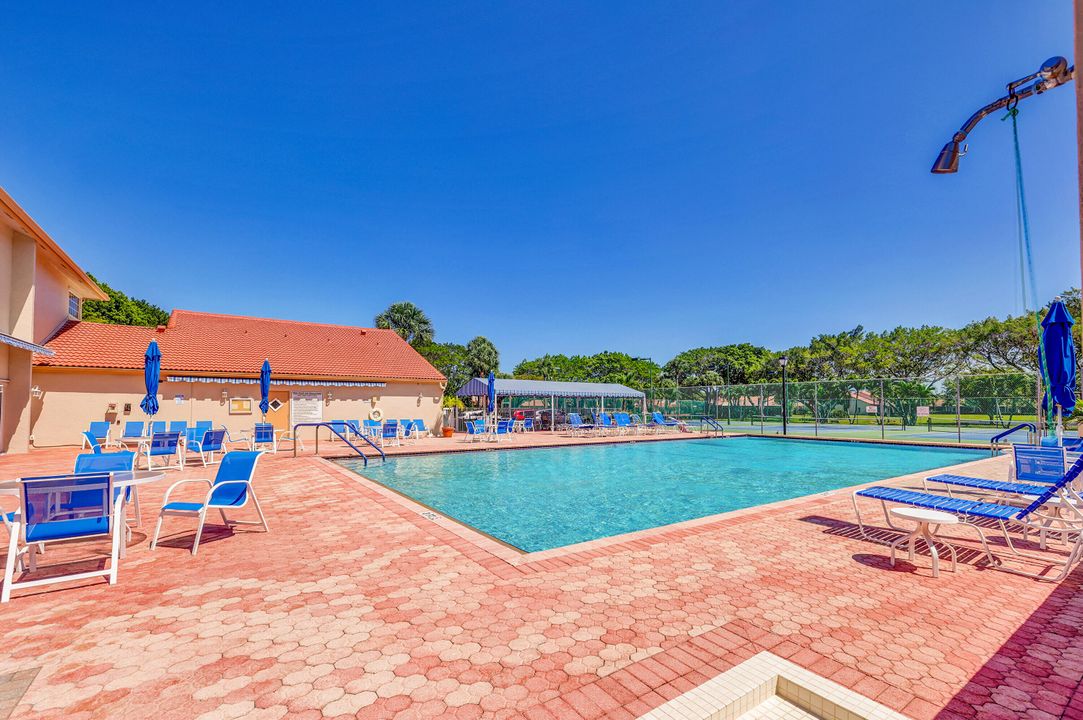 Active With Contract: $299,999 (3 beds, 2 baths, 1706 Square Feet)