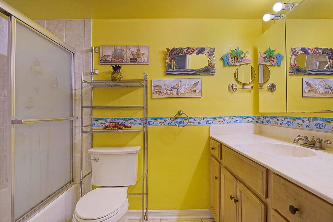 Active With Contract: $179,000 (1 beds, 1 baths, 887 Square Feet)