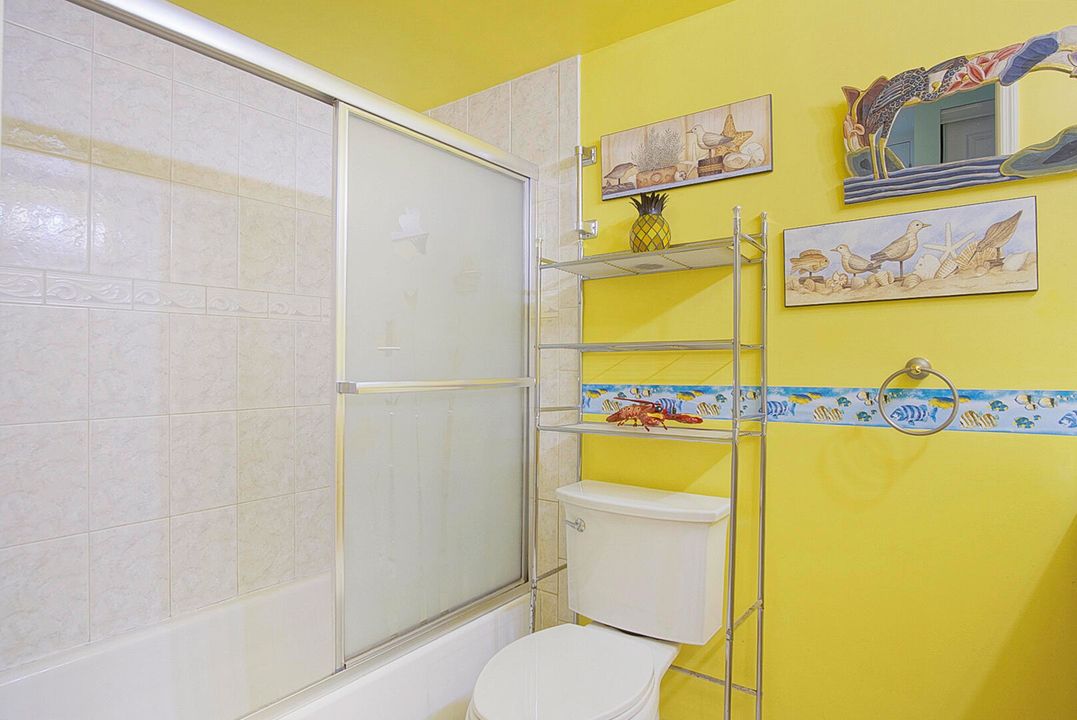 Active With Contract: $179,000 (1 beds, 1 baths, 887 Square Feet)