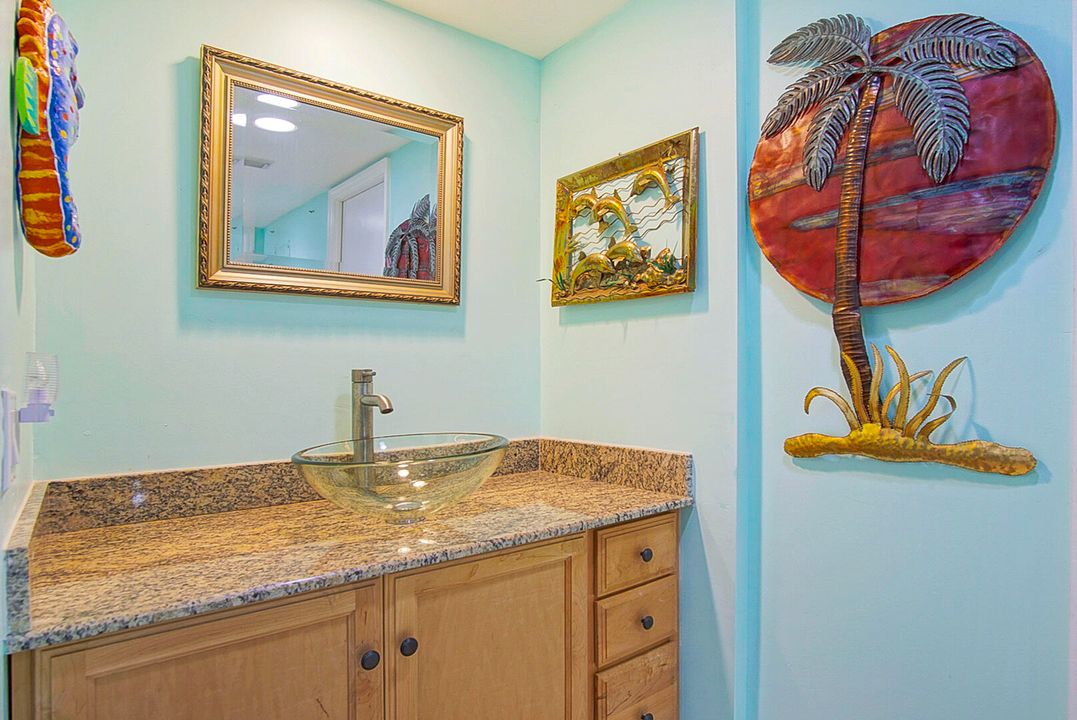 Active With Contract: $179,000 (1 beds, 1 baths, 887 Square Feet)