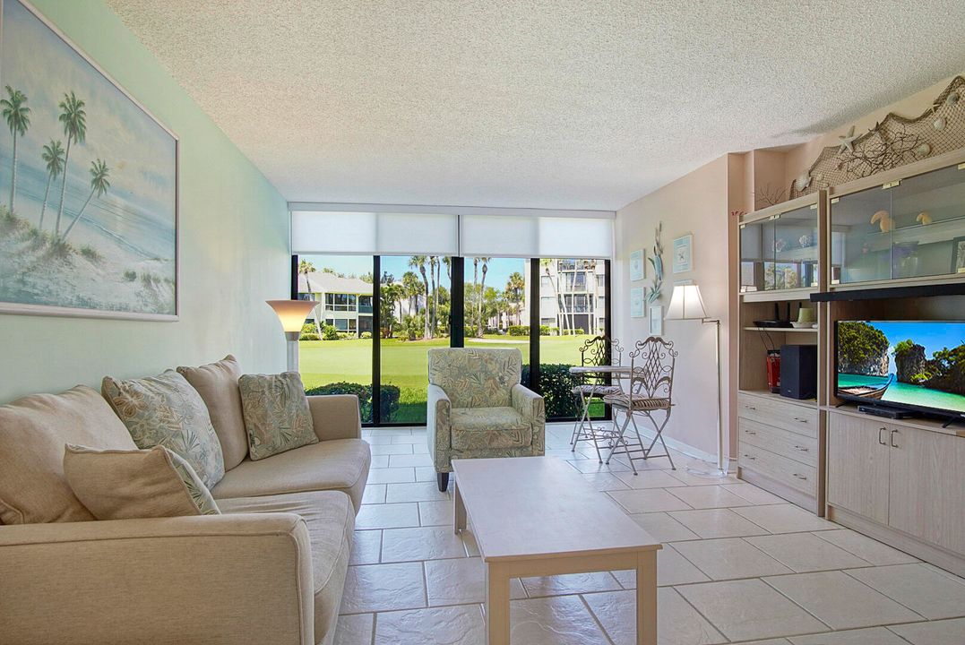 Active With Contract: $179,000 (1 beds, 1 baths, 887 Square Feet)