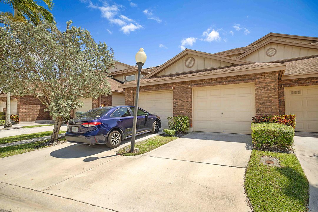 待售: $229,900 (2 贝兹, 2 浴室, 1162 平方英尺)