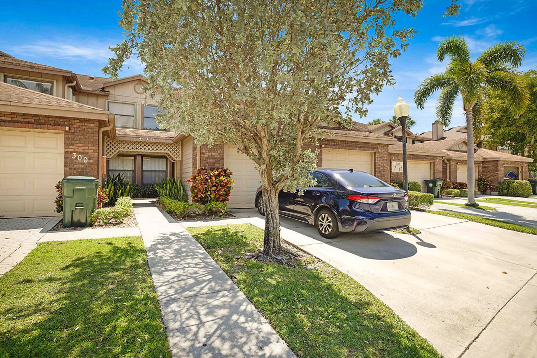 待售: $229,900 (2 贝兹, 2 浴室, 1162 平方英尺)