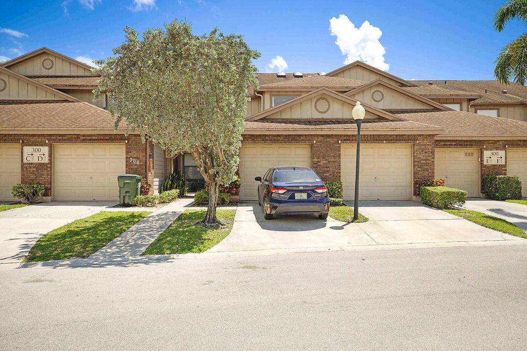 待售: $229,900 (2 贝兹, 2 浴室, 1162 平方英尺)