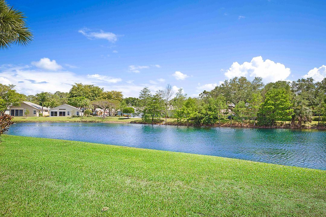 待售: $229,900 (2 贝兹, 2 浴室, 1162 平方英尺)