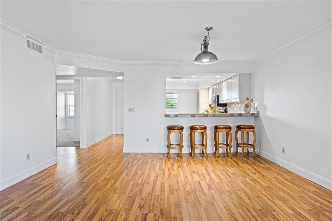 For Sale: $219,999 (2 beds, 2 baths, 1188 Square Feet)