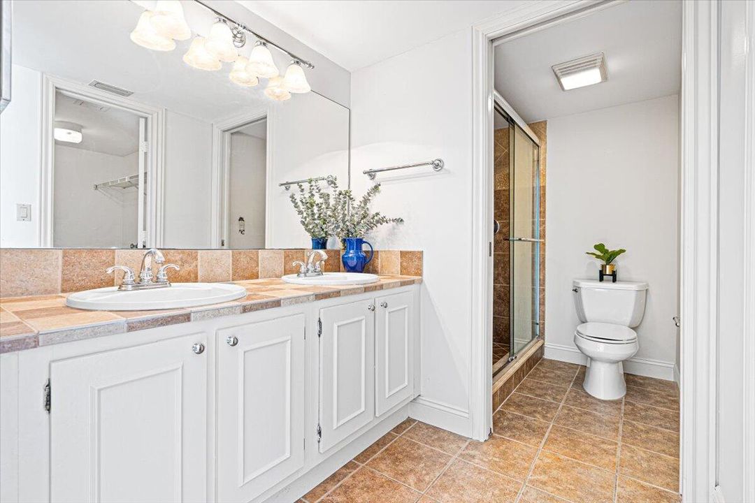 For Sale: $219,999 (2 beds, 2 baths, 1188 Square Feet)