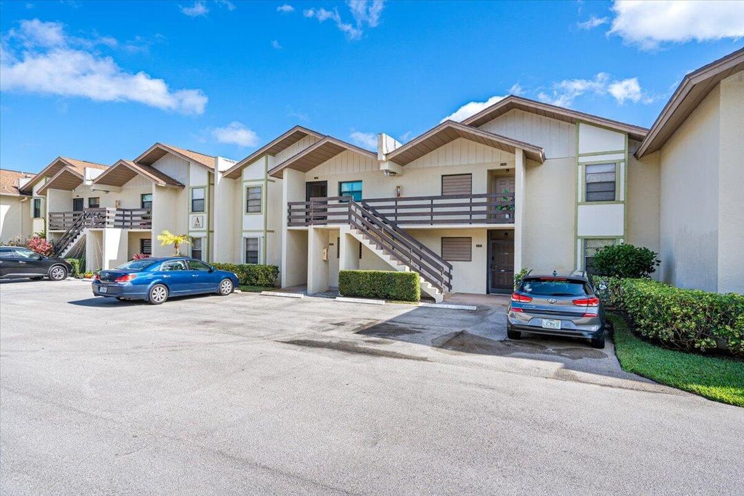 For Sale: $219,999 (2 beds, 2 baths, 1188 Square Feet)