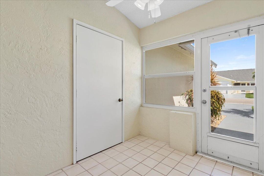 For Sale: $269,900 (2 beds, 2 baths, 1129 Square Feet)