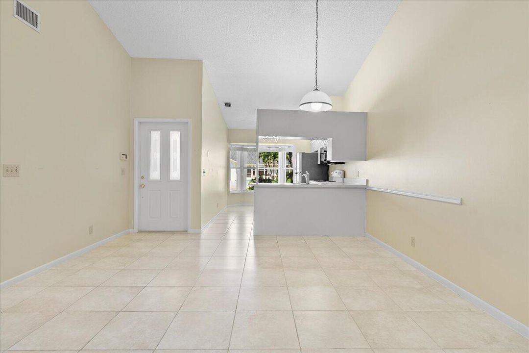 For Sale: $269,900 (2 beds, 2 baths, 1129 Square Feet)