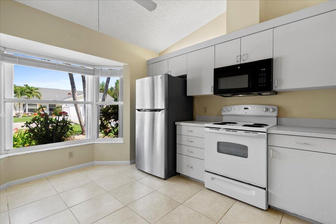 For Sale: $269,900 (2 beds, 2 baths, 1129 Square Feet)