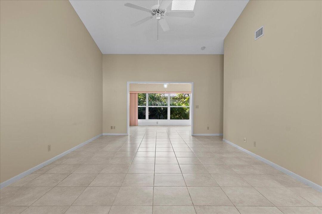 For Sale: $269,900 (2 beds, 2 baths, 1129 Square Feet)