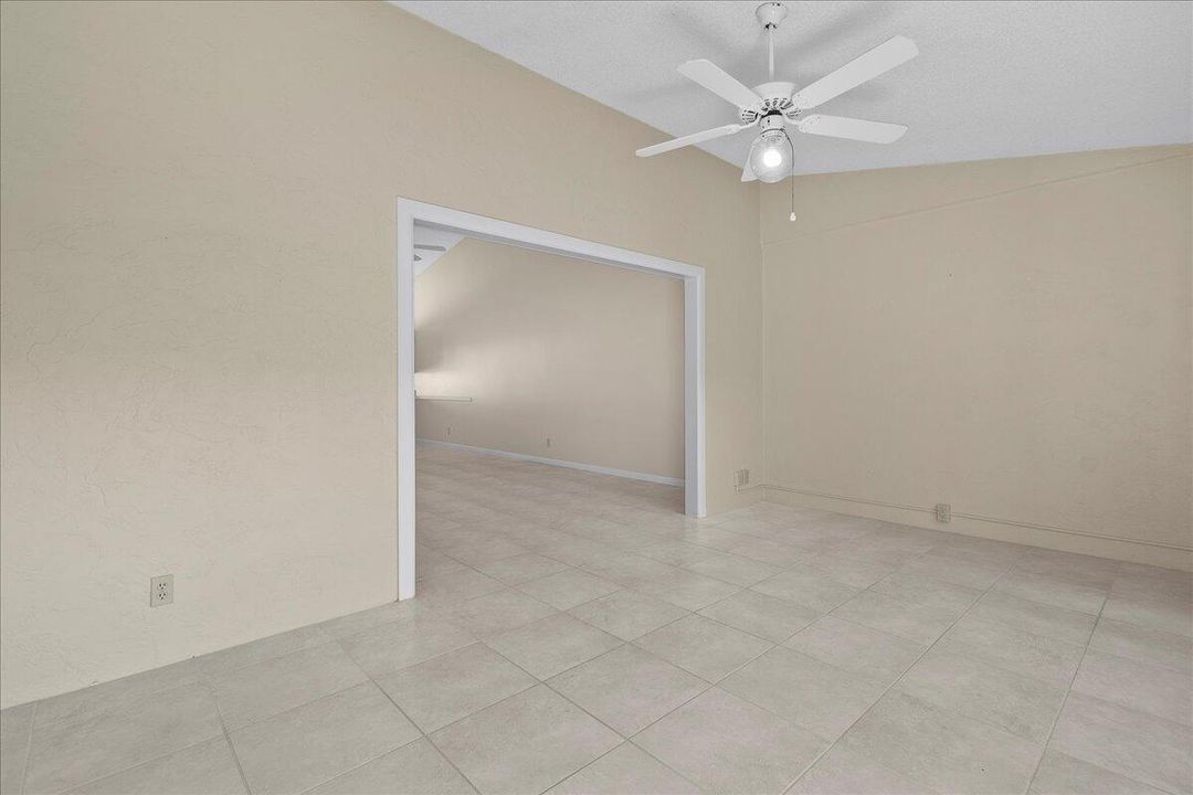 For Sale: $269,900 (2 beds, 2 baths, 1129 Square Feet)