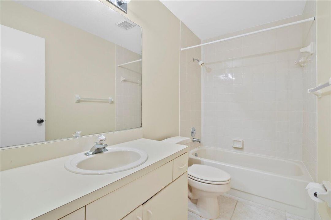 For Sale: $269,900 (2 beds, 2 baths, 1129 Square Feet)