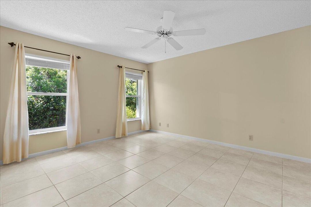 For Sale: $269,900 (2 beds, 2 baths, 1129 Square Feet)