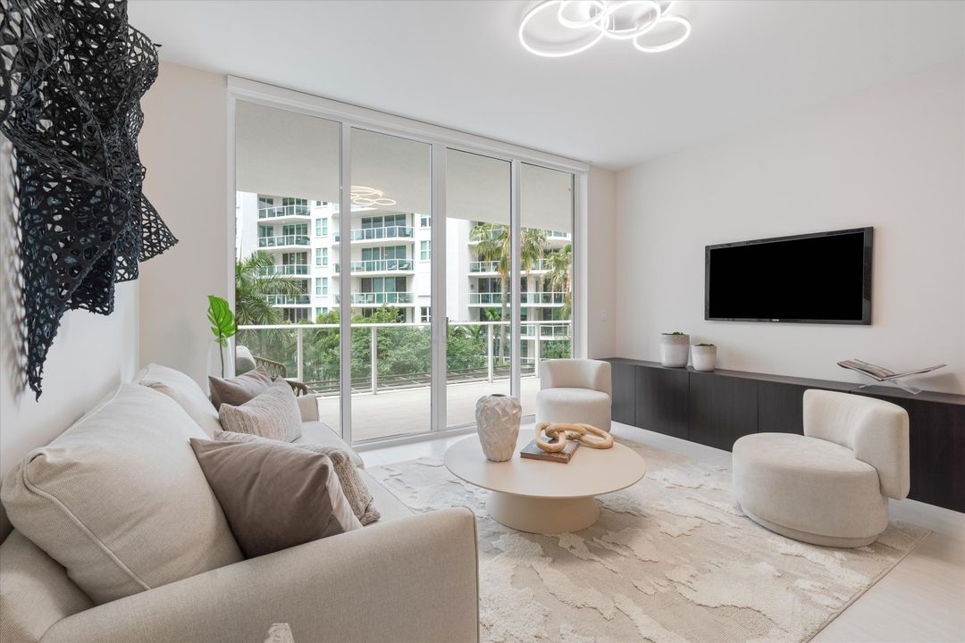 最近租的: $11,000 (1 贝兹, 2 浴室, 1452 平方英尺)