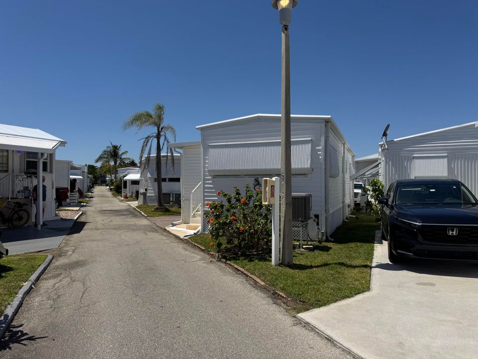 待售: $275,000 (1 贝兹, 1 浴室, 724 平方英尺)