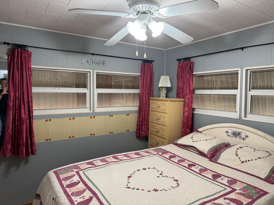 待售: $275,000 (1 贝兹, 1 浴室, 724 平方英尺)