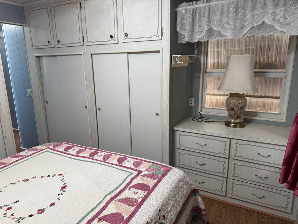 待售: $275,000 (1 贝兹, 1 浴室, 724 平方英尺)