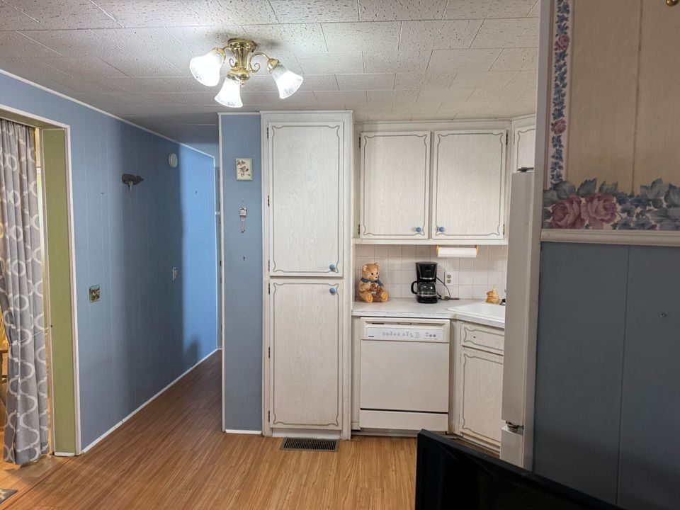 待售: $275,000 (1 贝兹, 1 浴室, 724 平方英尺)