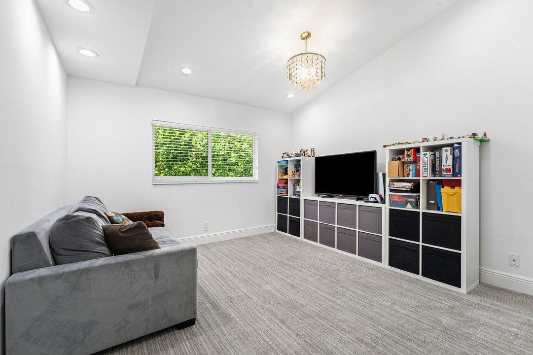 For Sale: $3,345,000 (5 beds, 3 baths, 2932 Square Feet)