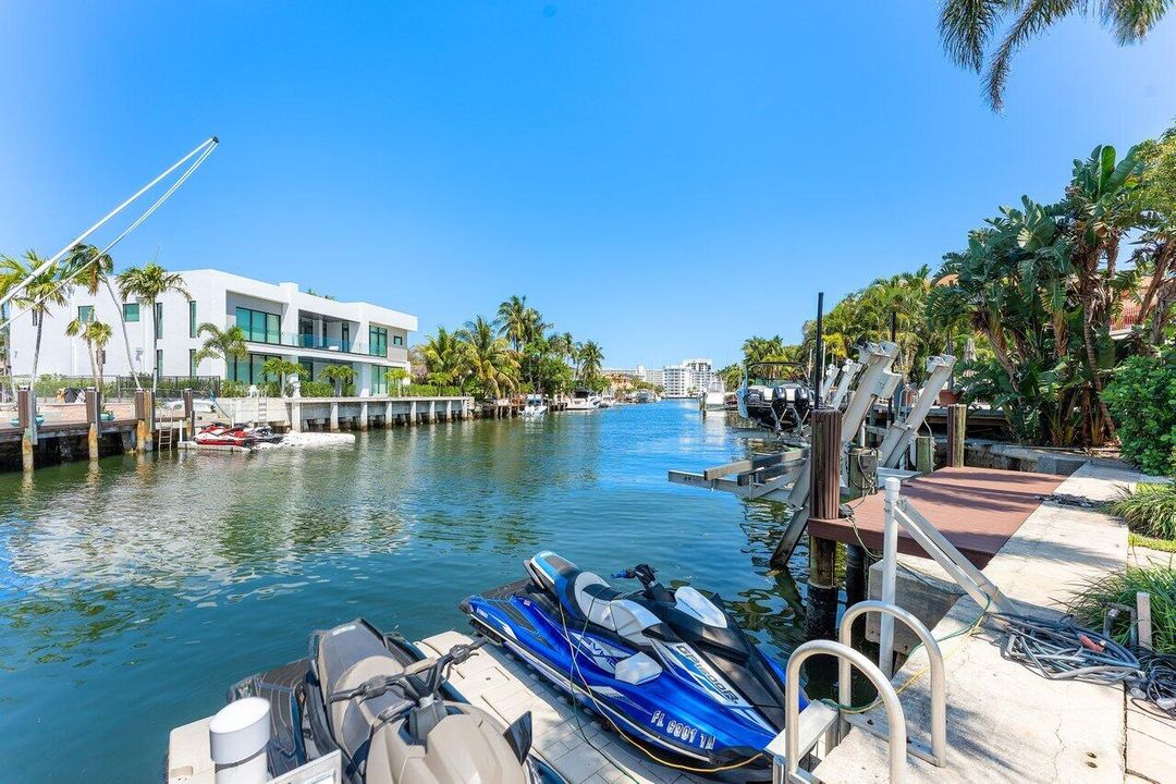 For Sale: $3,345,000 (5 beds, 3 baths, 2932 Square Feet)