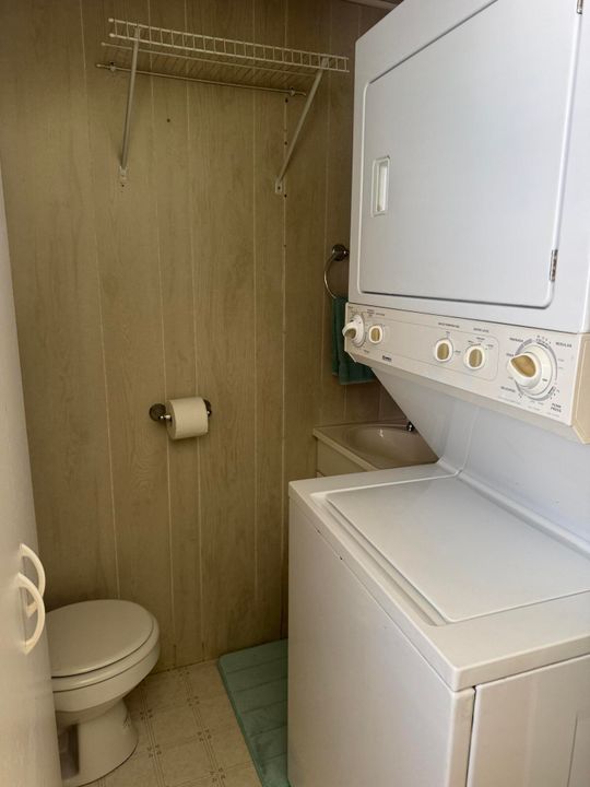 待售: $275,000 (1 贝兹, 1 浴室, 724 平方英尺)