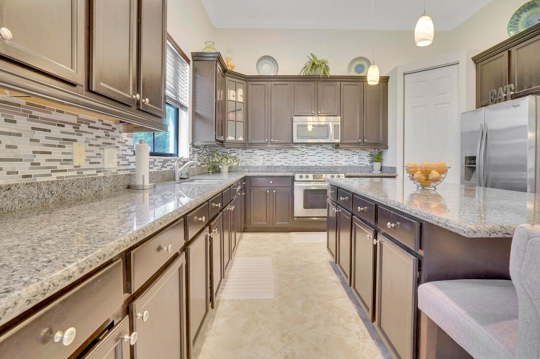 Active With Contract: $870,000 (4 beds, 4 baths, 3082 Square Feet)