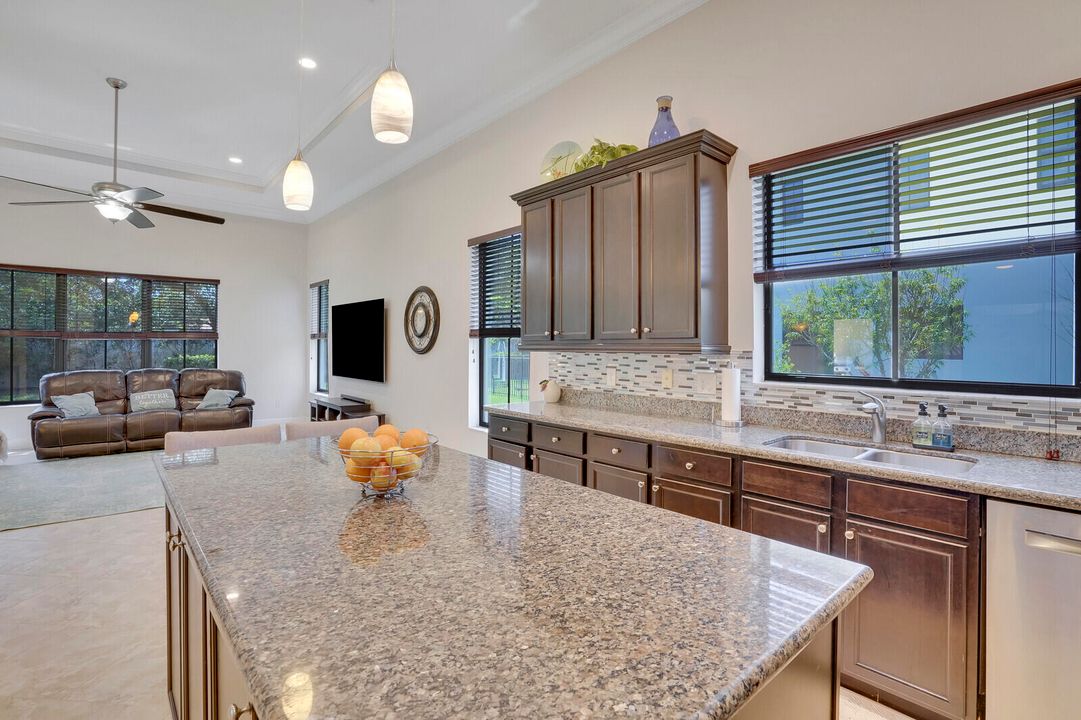 Active With Contract: $870,000 (4 beds, 4 baths, 3082 Square Feet)